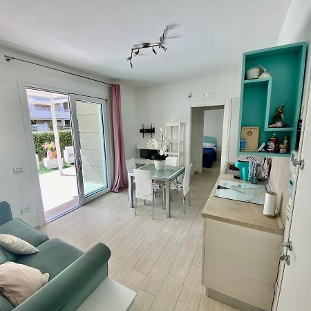 Appartamento Al Mare Con Giardino, Spiaggia E Piscina ألبا أدرياتيكا المظهر الخارجي الصورة