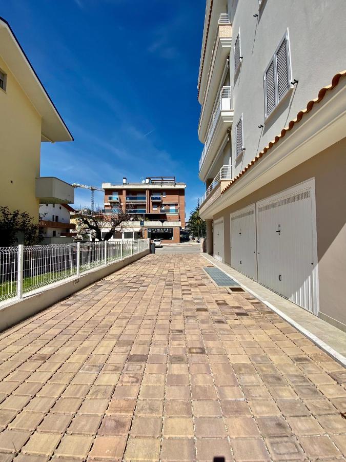 Appartamento Al Mare Con Giardino, Spiaggia E Piscina ألبا أدرياتيكا المظهر الخارجي الصورة