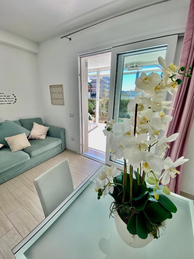 Appartamento Al Mare Con Giardino, Spiaggia E Piscina ألبا أدرياتيكا المظهر الخارجي الصورة