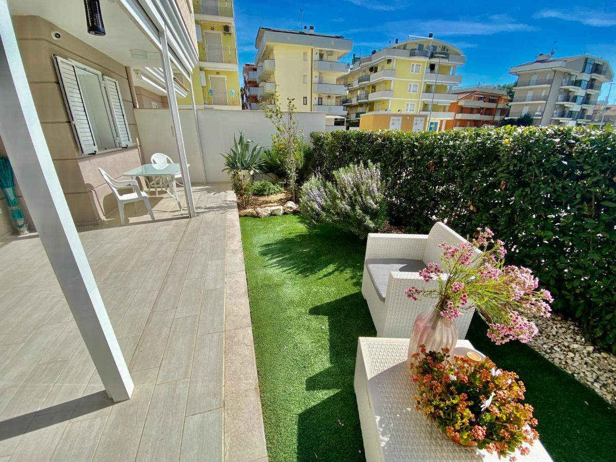 Appartamento Al Mare Con Giardino, Spiaggia E Piscina ألبا أدرياتيكا المظهر الخارجي الصورة